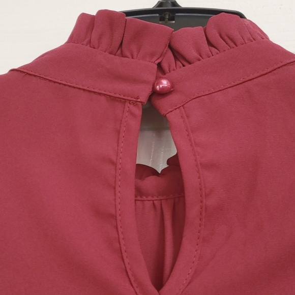 Size large blouse. - Picture 5 of 7